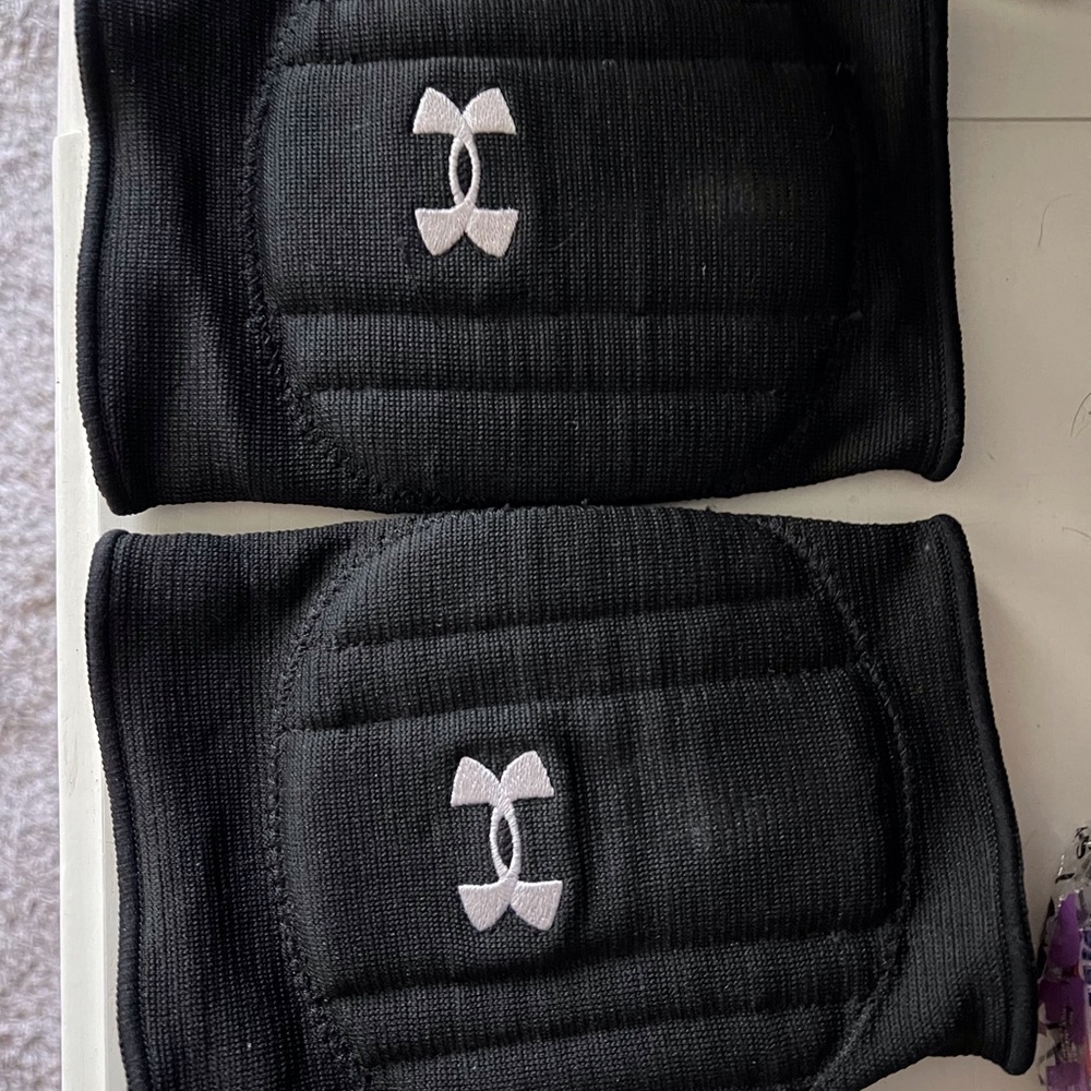 Under Armour knee pads